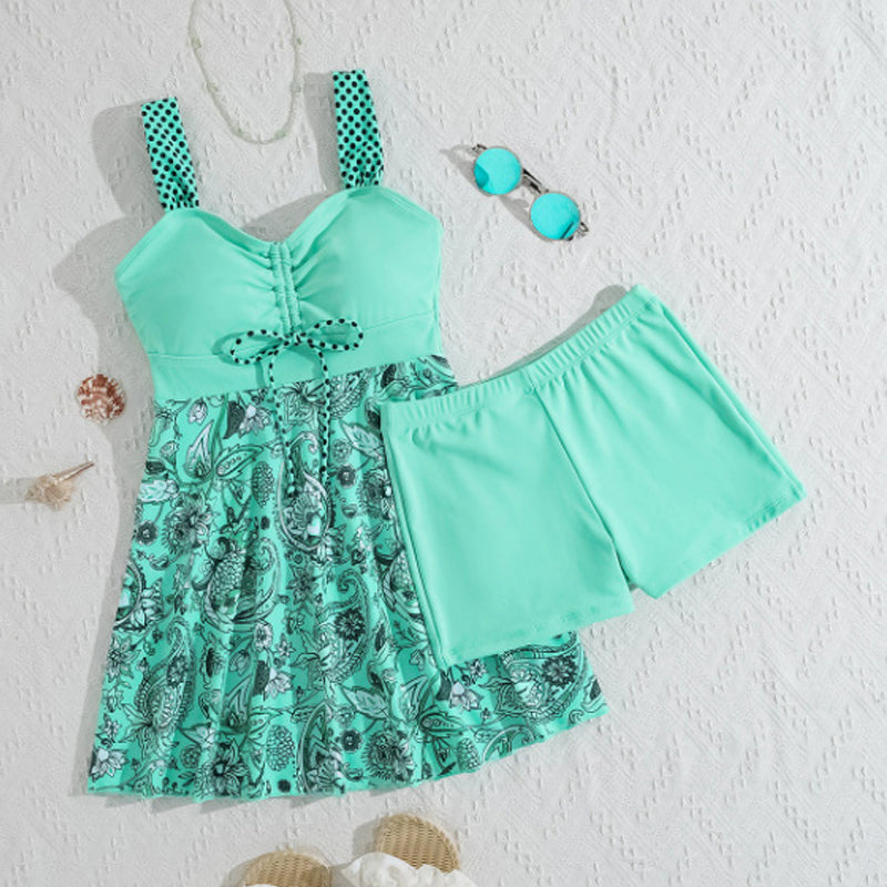 Traje de Baño de Dos Piezas: Vestido de Tirantes y Shorts de Baño Ajustados